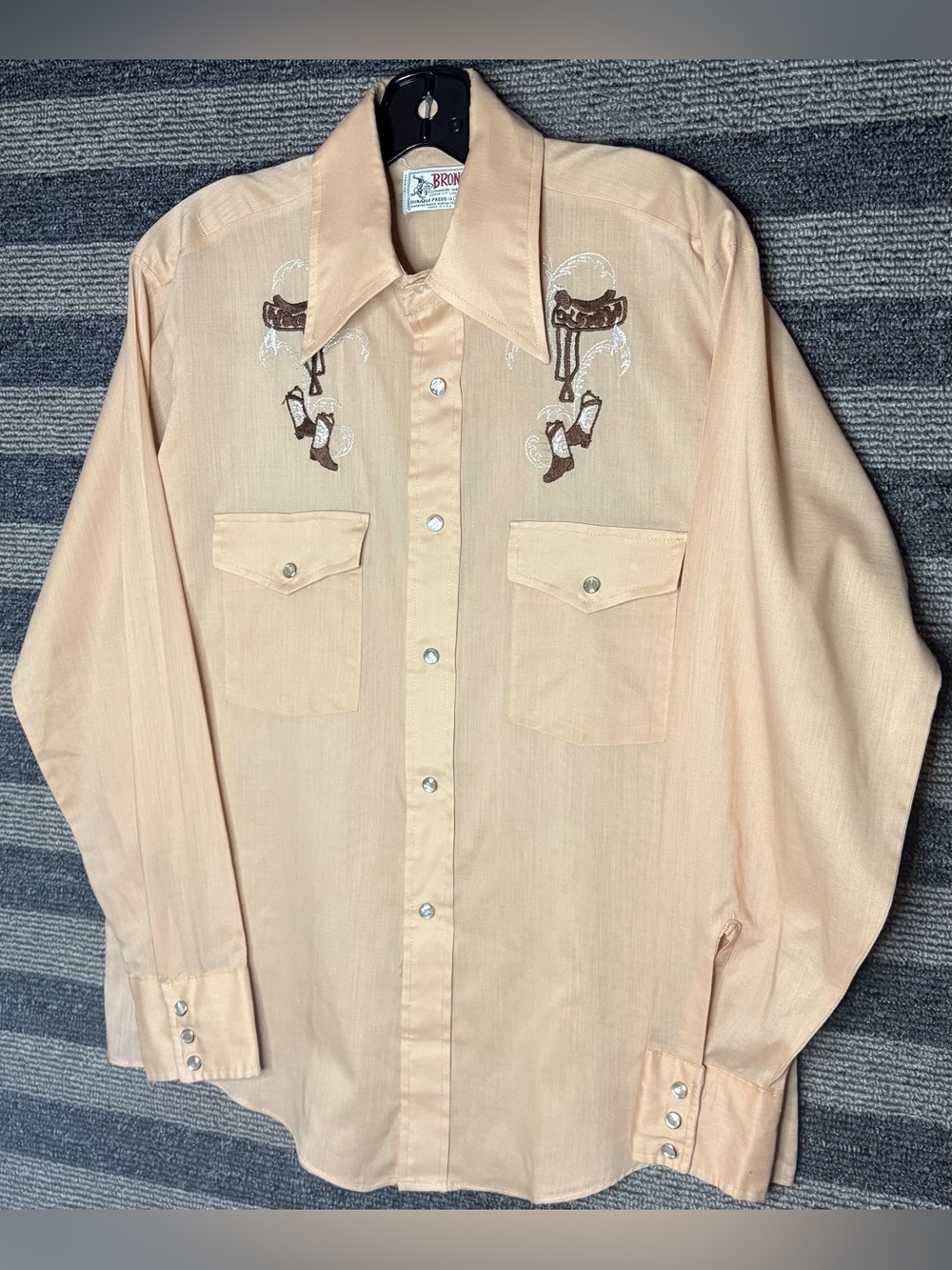 Vintage 90’s Bronco Pearl Snap Beige Embroidered Western Shirt Men’s Large EUC